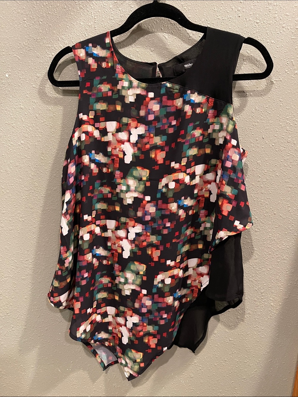 Mossimo Supply Co. Black Multicolor Pixel-Print Sleeveless Asymmetric Blouse